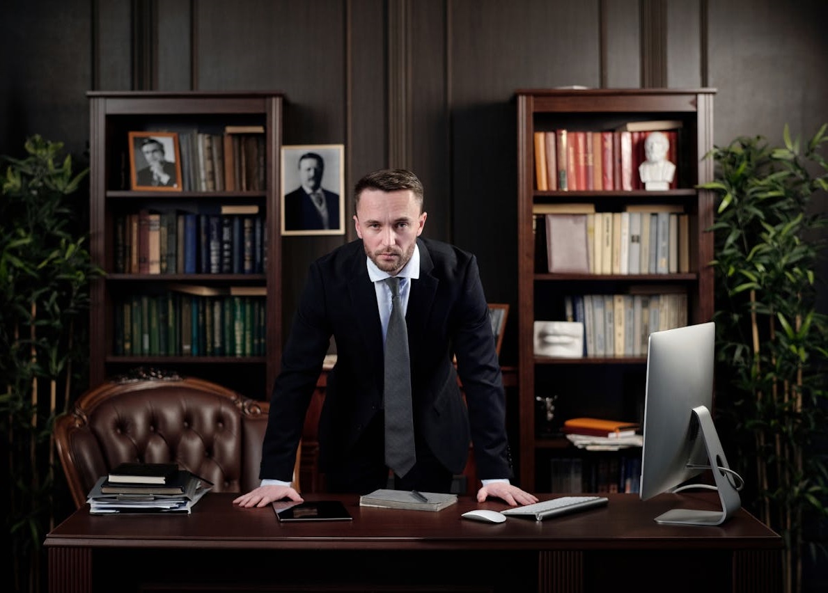 Így menekülj a mindent kontrolláló főnöktől!